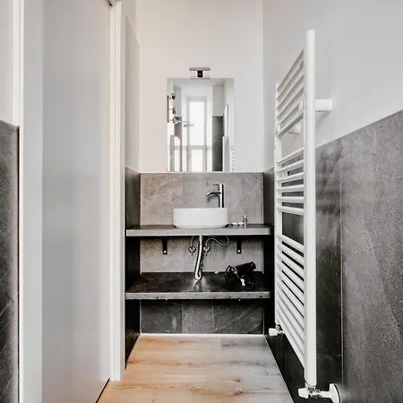 Daire Hostmate - - Piero Francesca - Sempione